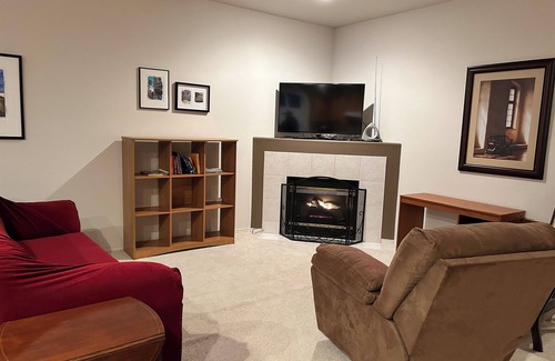 Gresham Casa | Cozy Eastside Townhome in charming East Gresham- 3 Bedroom with AC and WiFi!