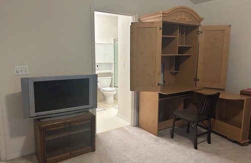 Gresham Casa | Cozy Eastside Townhome in charming East Gresham- 3 Bedroom with AC and WiFi!