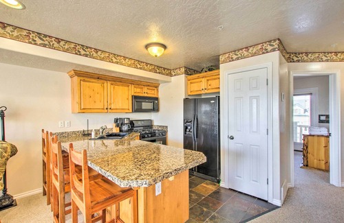 Eden Condominio | Cozy Eden Condo Retreat < 6 Mi to Ski Resort!