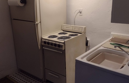 Pittsburgh Apartamento | Cozy Efficiency Apartment. Minutes from downtown Pittsburgh.