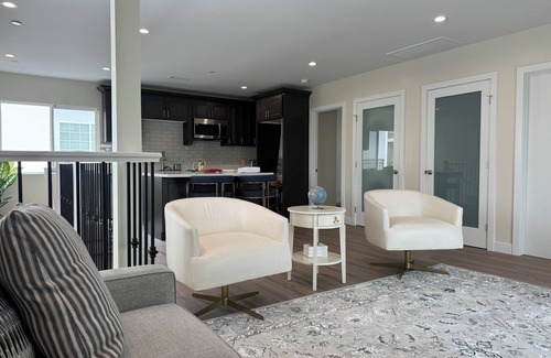 Madrona Casa | Cozy&Elegant Torrance Apartment with Balcony close to Redondo Beach