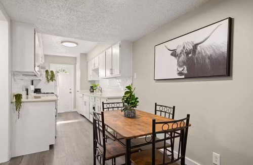 South Manchaca Apartamento | Cozy Emerald Hideaway - Pet Friendly