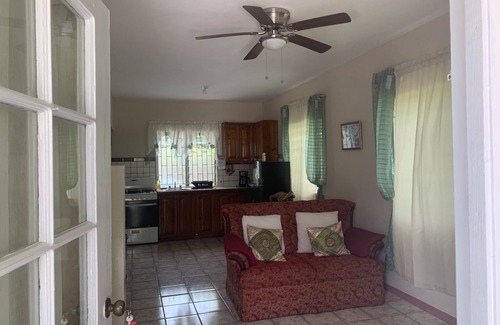 Spanish Town Casa | Cozy Entire home in Spanish Town