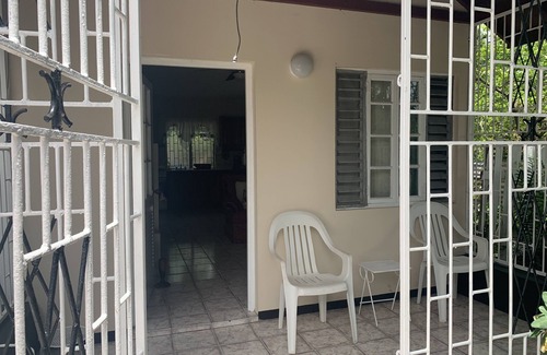 Spanish Town Casa | Cozy Entire home in Spanish Town