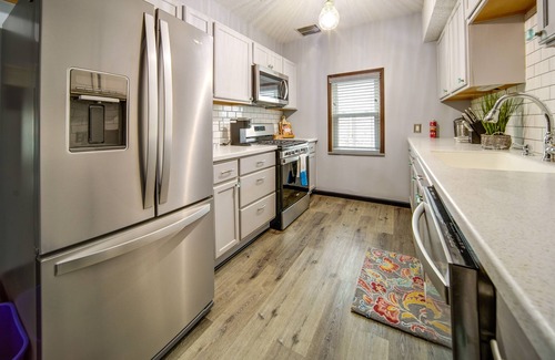 Erie Cabaña | Cozy Erie Vacation Rental w/ Patio & Seasonal Pool