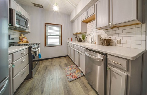Erie Cabaña | Cozy Erie Vacation Rental w/ Patio & Seasonal Pool