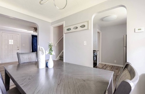 Euclid Casa | Cozy Euclid Home Near Lakefront