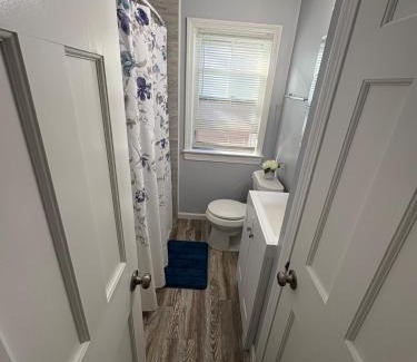 Euclid Casa | Cozy Euclid Home Near Lakefront