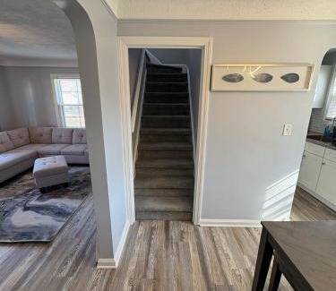 Euclid Casa | Cozy Euclid Home Near Lakefront