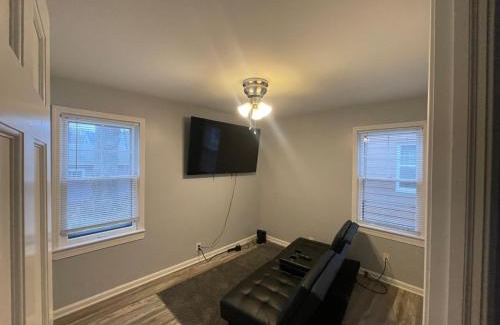 Euclid Casa | Cozy Euclid Home Near Lakefront
