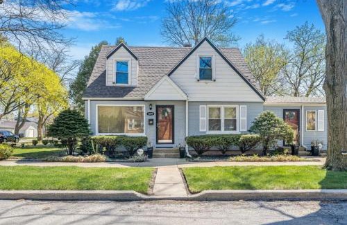 Evanston Casa | Cozy Evanston Villa with cinema and massage sofa