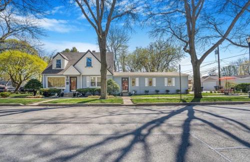 Evanston Casa | Cozy Evanston Villa with cinema and massage sofa