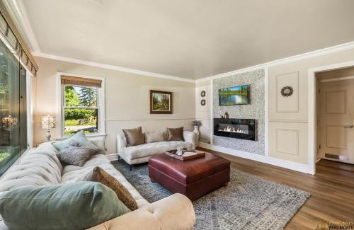 Evanston Casa | Cozy Evanston Villa with cinema and massage sofa