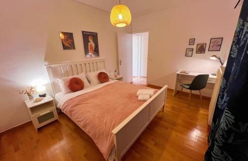 Agia Paraskevi Apartamento | Cozy fairytal garden apartment, Family Friendly, Free parking, 15 Min to Airport