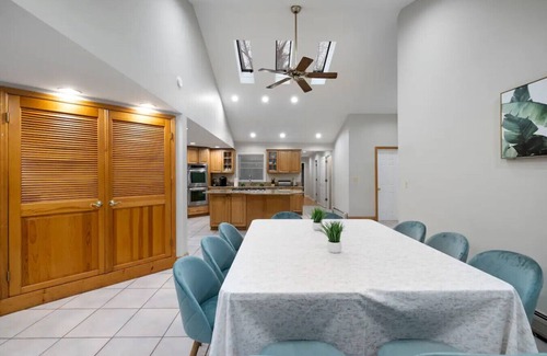 Town of Ramapo Casa | Big Yard, Pool, Fire Pit & Billiards!