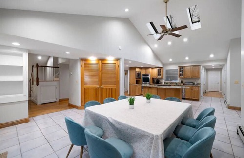 Town of Ramapo Casa | Big Yard, Pool, Fire Pit & Billiards!