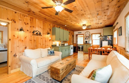 Gilmanton IW Cabina | Lake Cabin Near Winni, Gunstock, w/ Kayaks & Kid's Bunkhouse