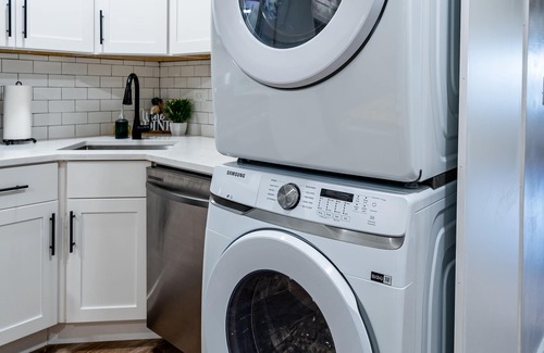 Avondale Apartamento | Cozy Family 3BR Oasis: Park, Private Yard, & BBQ!