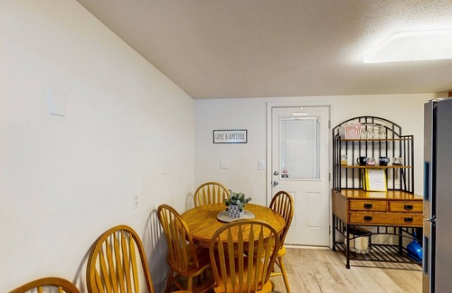 Winchester Bay Casa | Cozy family beach cottage w/ hot tub, deck, WiFi, surfboard-walk to bay, Dogs ok