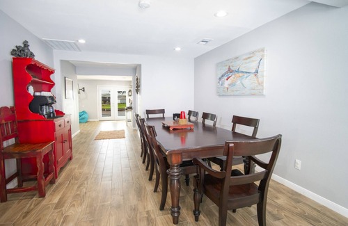 Cedar Lane Casa | Cozy Family Fishing Cove with pier.