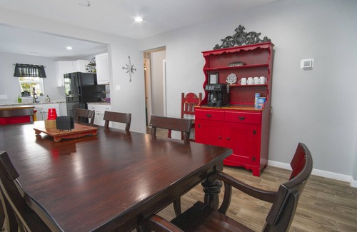 Cedar Lane Casa | Cozy Family Fishing Cove with pier.