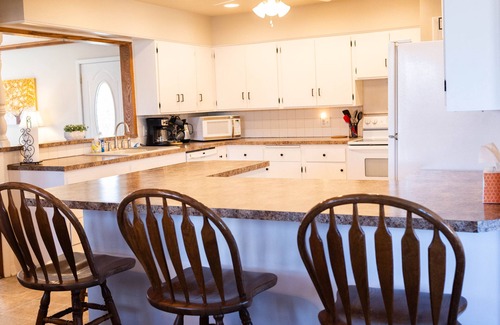 Carroll Casa | Cozy family friendly home, with large private backyard. Two family rooms.