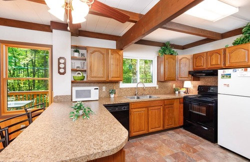 Alpine Lake Cabina | Cozy Family-Friendly Forested Cabin Inside Alpine Lake Resort