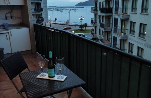 Baiona Apartamento | Cozy Family Haven: 100m to Beach, Patio for Kids, Fully Equipped, Great Views