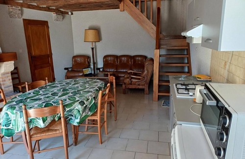 Chailles Cabaña | Casa Retro Familiar Cerca de Blois con Jardín Cerrado y Chimenea