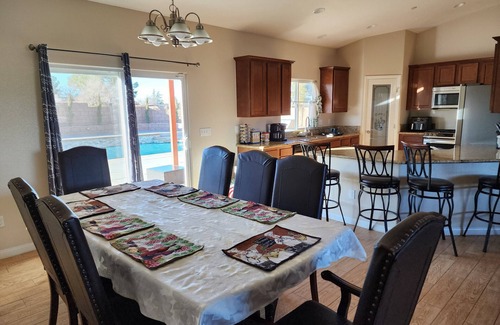 Hesperia Casa | COZY FAMILY HOME WITH A POOL AND SPA