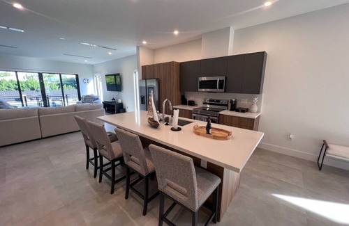 Lake Ridge Casa | Cozy family house 10 minutes away from Fort Lauderdale Beach with pool