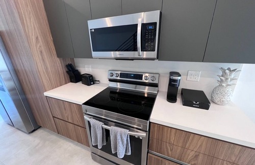 Lake Ridge Casa | Cozy family house 10 minutes away from Fort Lauderdale Beach with pool