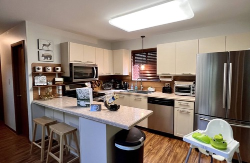 Long Pond Casa | COZY FAMILY HOUSE WITH BIG HOT TUB / DECK / FIRE PIT- 5 MINUTES FROM LAKES!!!
