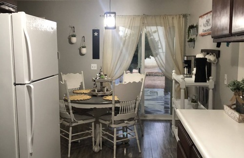 Apple Valley Casa | Cozy farm house with a big personality