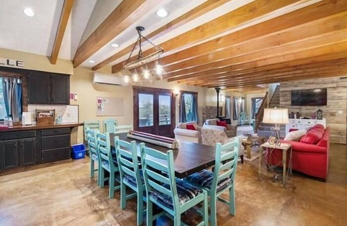 McMinnville Otro | Cozy Farm Stay | Mins to Downtown Mac | Petey the Donkey