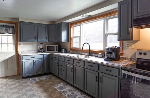 Waynesburg Casa | Cute Farm Stay Close to town 2 King beds Peaceful location