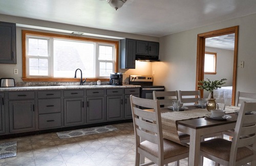 Waynesburg Casa | Cute Farm Stay Close to town 2 King beds Peaceful location