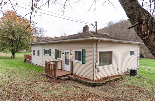 Waynesburg Casa | Cute Farm Stay Close to town 2 King beds Peaceful location