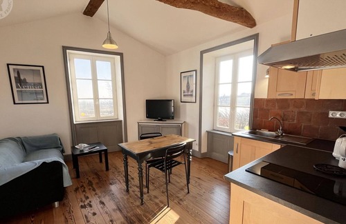 Saint-Andre-dʼApchon Cabaña | Encantador gîte rural con piscina, jardín y productos de granja en Saint-André-d'Apchon