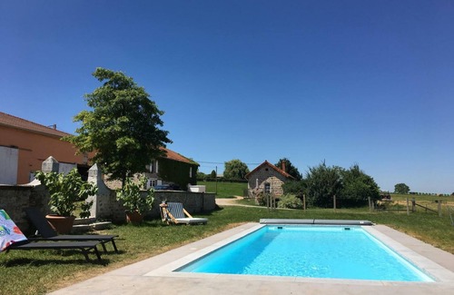 Saint-Andre-dʼApchon Cabaña | Encantador gîte rural con piscina, jardín y productos de granja en Saint-André-d'Apchon