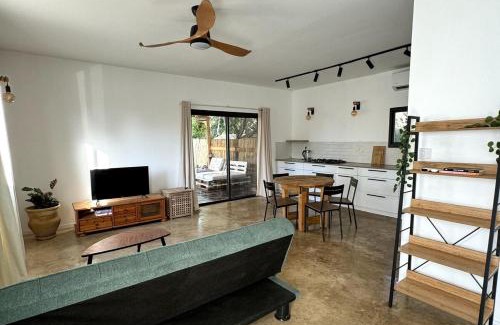 Bethlehem of Galilee Casa | Cozy Farmhouse with Goats, Garden & Deck