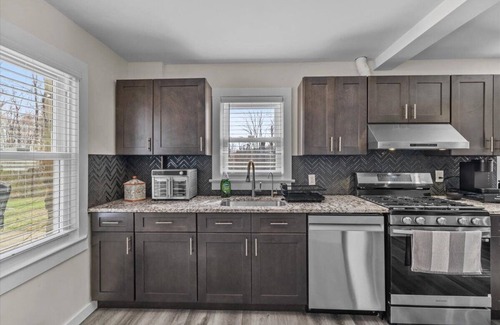 Tannersville Otro | Cozy Farmhouse: Fireplace + Backyard + BBQ + Games