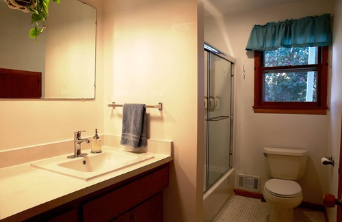 Lake Elmo Otro | Cozy Farmhouse for Nature Lovers