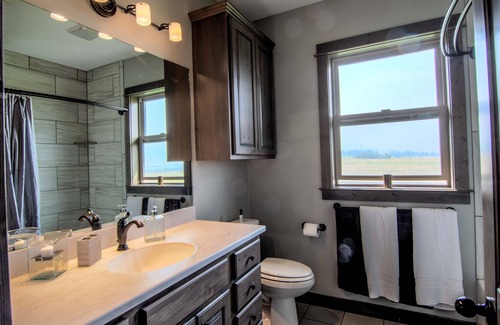 Livingston Otro | Cozy Farmhouse located in the heart of Paradise Valley