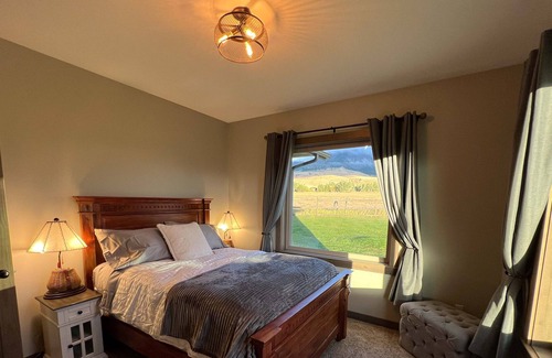 Livingston Otro | Cozy Farmhouse located in the heart of Paradise Valley