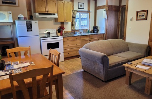 Nordegg Cabina | Expanse Cottages - La Casa de la roca