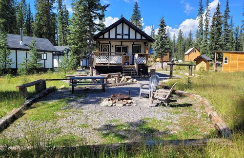 Nordegg Casa | Expanse Cottages - Cabra Blanca