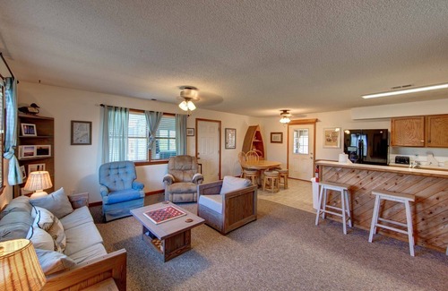 Avon Cabaña | Cozy Fishing Cottage w/ water access, minutes from Hatteras National Seashore
