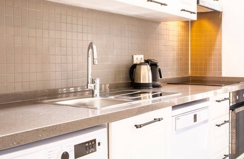 Milas Casa | Cozy Flat w Garden 1 min to Beach in Milas