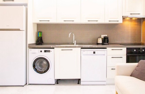 Milas Casa | Cozy Flat w Garden 1 min to Beach in Milas